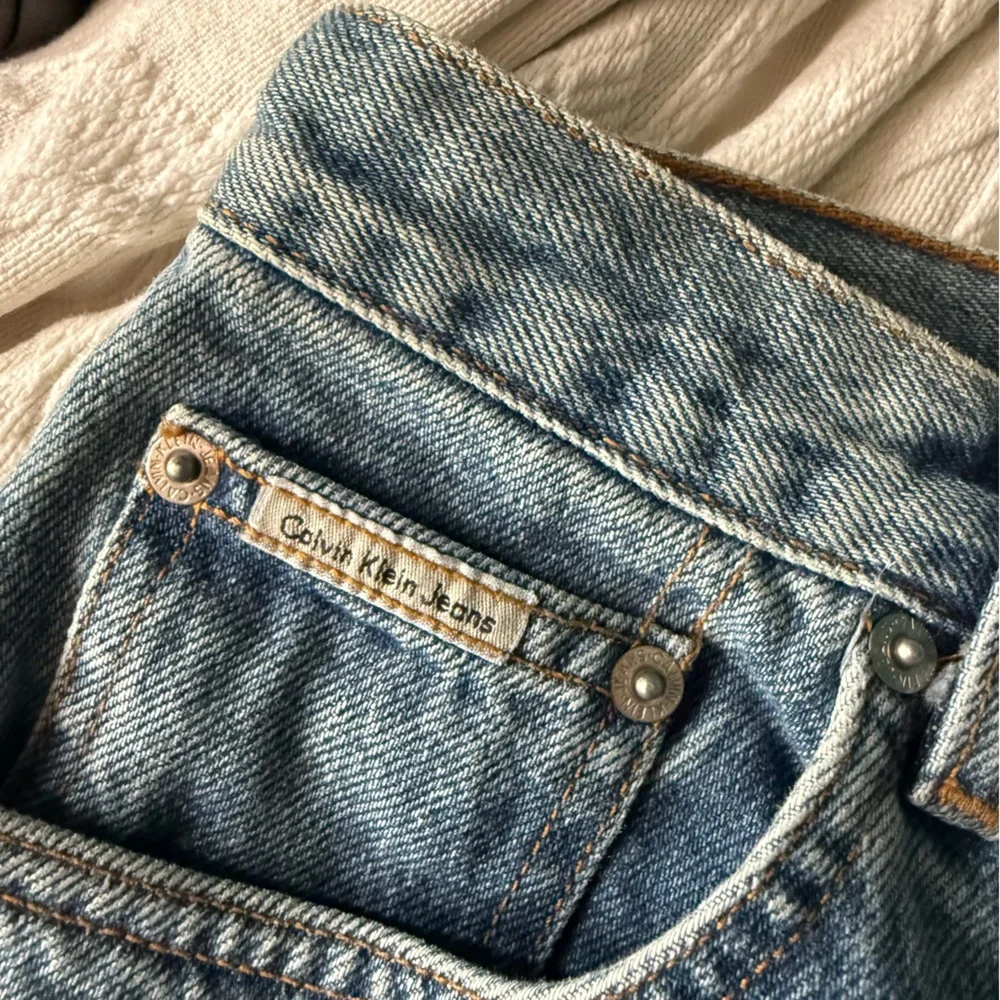 Vintage 90’s Calvin Klein Jean Shorts Easy Fit Double Stone Wash Denim Women's - Picture 4 of 6